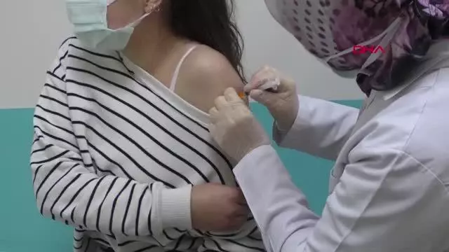 BOLU'DA TURİZM ÇALIŞANLARI AŞILANMAYA BAŞLADI BOLU'DA TURİZM ÇALIŞANLARI AŞILANMAYA BAŞLADI