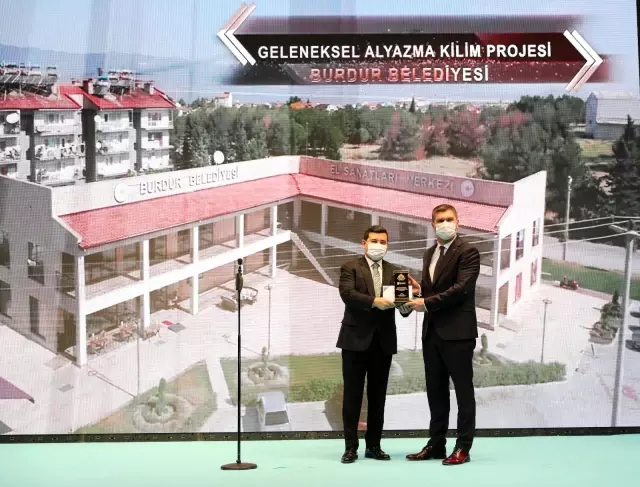 Burdur Belediyesi'ne Geleneksel Alyazma Kilim Projesi ödülü Burdur Belediyesi'ne Geleneksel Alyazma Kilim Projesi ödülü