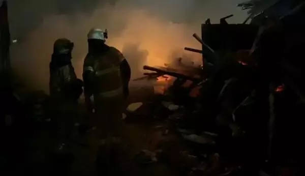 Son dakika haberi... BURSA'DA HURDA DEPOSUNDA YANGIN Son dakika haberi... BURSA'DA HURDA DEPOSUNDA YANGIN