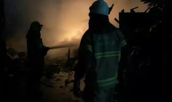 Son dakika haberi... BURSA'DA HURDA DEPOSUNDA YANGIN Son dakika haberi... BURSA'DA HURDA DEPOSUNDA YANGIN