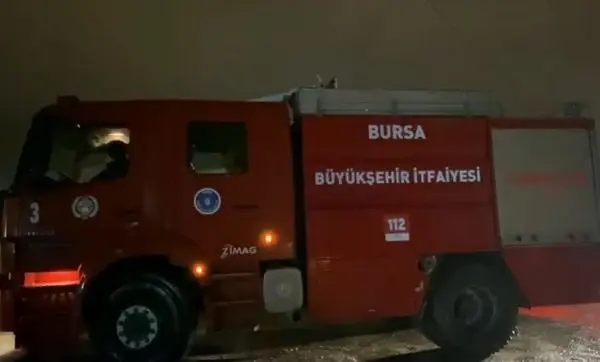 Son dakika haberi... BURSA'DA HURDA DEPOSUNDA YANGIN Son dakika haberi... BURSA'DA HURDA DEPOSUNDA YANGIN