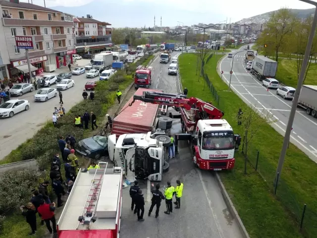 Ortalık savaş alanına döndü! Tırın ezip geçtiği feci kazada sürücü, ezilerek can verdi Ortalık savaş alanına döndü! Tırın ezip geçtiği feci kazada sürücü, ezilerek can verdi