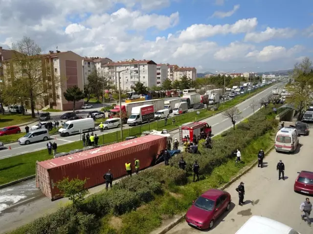 Ortalık savaş alanına döndü! Tırın ezip geçtiği feci kazada sürücü, ezilerek can verdi Ortalık savaş alanına döndü! Tırın ezip geçtiği feci kazada sürücü, ezilerek can verdi