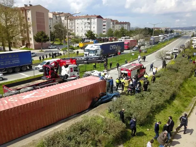 Ortalık savaş alanına döndü! Tırın ezip geçtiği feci kazada sürücü, ezilerek can verdi Ortalık savaş alanına döndü! Tırın ezip geçtiği feci kazada sürücü, ezilerek can verdi