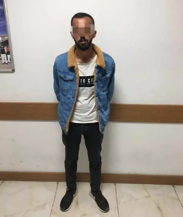 Camını kırıp girdiği iş yerinden sadaka kutusunu çaldı Camını kırıp girdiği iş yerinden sadaka kutusunu çaldı