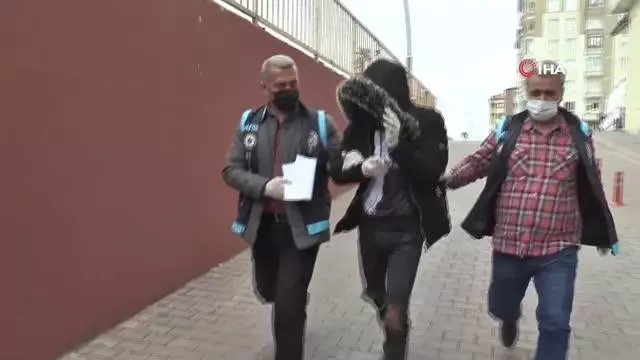 Caminin musluklarını çalan 4 şahıs yakalandı Caminin musluklarını çalan 4 şahıs yakalandı