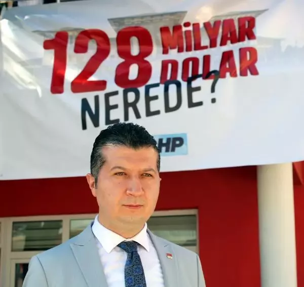CHP'Lİ BAŞKANLA POLİS ARASINDA PANKART TARTIŞMASI CHP'Lİ BAŞKANLA POLİS ARASINDA PANKART TARTIŞMASI