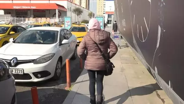 Bu kadarına da pes! Kendisine işlem yapan polise isyan eden seyyar satıcı kadının cipi olduğu öğrenildi Bu kadarına da pes! Kendisine işlem yapan polise isyan eden seyyar satıcı kadının cipi olduğu öğrenildi