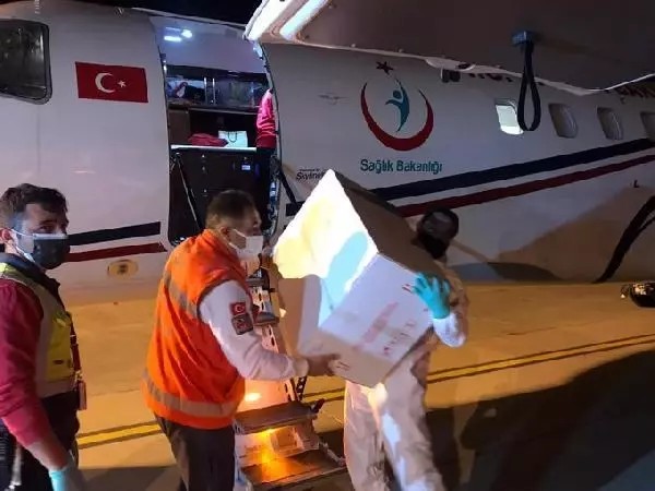 Cumhurbaşkanı Yardımcısı Oktay: KKTC'ye 40 bin doz ilave aşı gönderdik Cumhurbaşkanı Yardımcısı Oktay: KKTC'ye 40 bin doz ilave aşı gönderdik
