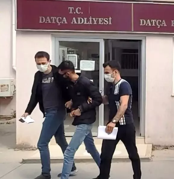 Datça'da uyuşturucu satıcısı tutuklandı Datça'da uyuşturucu satıcısı tutuklandı