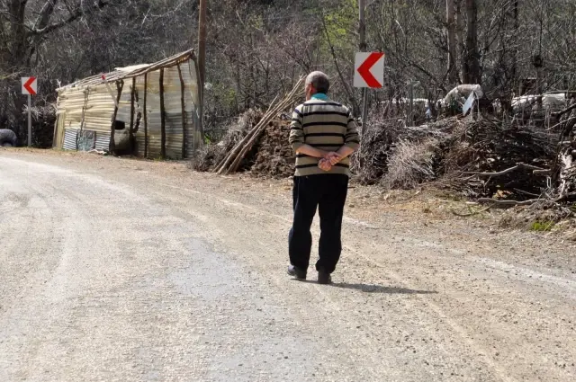 Dede mesleği tahta kaşık yapımını 38 senedir sürdürüyor Dede mesleği tahta kaşık yapımını 38 senedir sürdürüyor