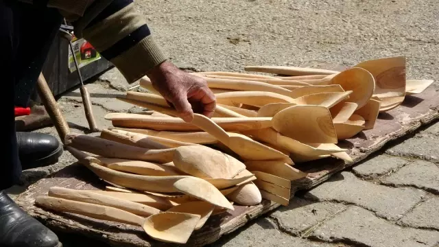 Dede mesleği tahta kaşık yapımını 38 senedir sürdürüyor Dede mesleği tahta kaşık yapımını 38 senedir sürdürüyor