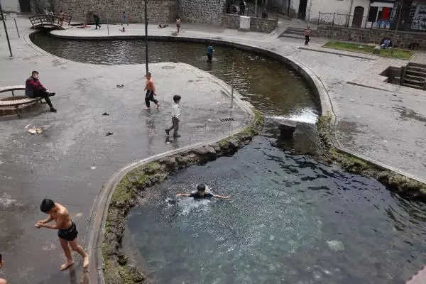 Son dakika haberi: Diyarbakır'da sıcaklık 26 dereceyi gördü,, çocuklar Anzele suyunda serinledi Son dakika haberi: Diyarbakır'da sıcaklık 26 dereceyi gördü,, çocuklar Anzele suyunda serinledi