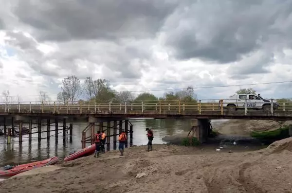 Edirne'de kayıp kişi için Tunca Nehri'nde arama çalışması başlatıldı Edirne'de kayıp kişi için Tunca Nehri'nde arama çalışması başlatıldı