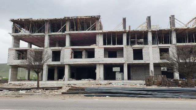 Elazığ'da, çalıştığı inşaatta başına demir düşen işçi öldü Elazığ'da, çalıştığı inşaatta başına demir düşen işçi öldü