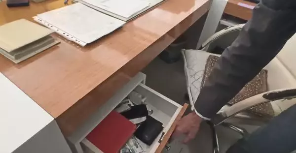 HAVALANDIRMA PENCERESİNDEN GİRİLEN İŞ YERİNDE 15 BİN TL ÇALINDI HAVALANDIRMA PENCERESİNDEN GİRİLEN İŞ YERİNDE 15 BİN TL ÇALINDI