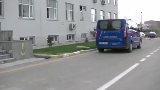 Husumet nedeniyle muhtarı öldürüp 2 kişiyi yaralayan zanlı yakalandı Husumet nedeniyle muhtarı öldürüp 2 kişiyi yaralayan zanlı yakalandı