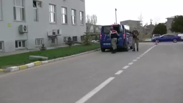 Husumet nedeniyle muhtarı öldürüp 2 kişiyi yaralayan zanlı yakalandı Husumet nedeniyle muhtarı öldürüp 2 kişiyi yaralayan zanlı yakalandı