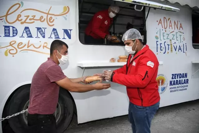 İftara yetişemeyenlere sıcak çorba ikramı İftara yetişemeyenlere sıcak çorba ikramı