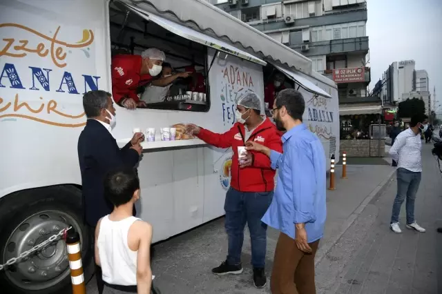 İftara yetişemeyenlere sıcak çorba ikramı İftara yetişemeyenlere sıcak çorba ikramı