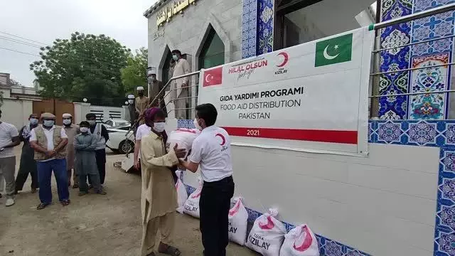 İSLAMABAD - Türk Kızılay, Pakistan'da 200 aileye gıda yardımında bulundu İSLAMABAD - Türk Kızılay, Pakistan'da 200 aileye gıda yardımında bulundu