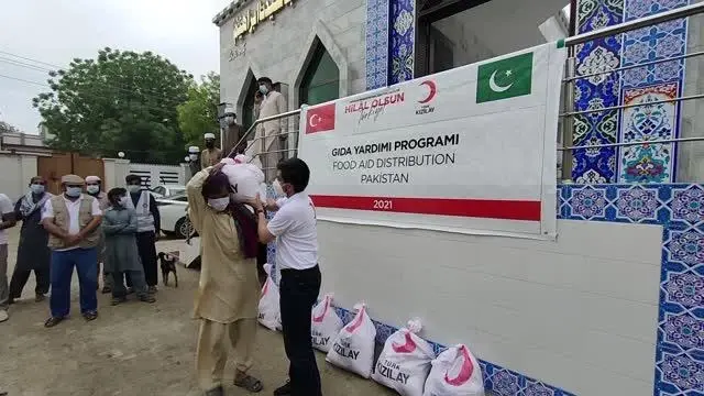 İSLAMABAD - Türk Kızılay, Pakistan'da 200 aileye gıda yardımında bulundu İSLAMABAD - Türk Kızılay, Pakistan'da 200 aileye gıda yardımında bulundu