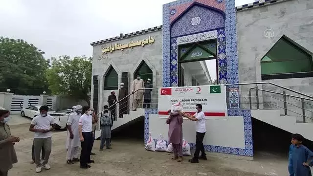 İSLAMABAD - Türk Kızılay, Pakistan'da 200 aileye gıda yardımında bulundu İSLAMABAD - Türk Kızılay, Pakistan'da 200 aileye gıda yardımında bulundu
