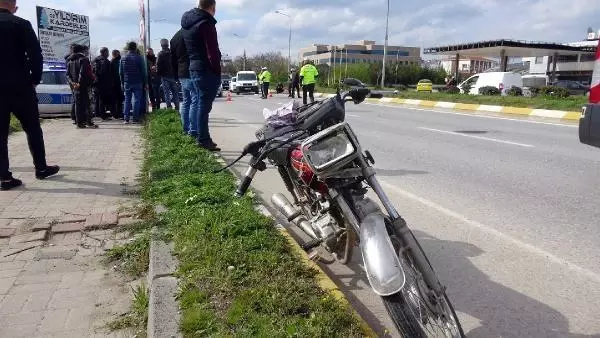 KAZADA KALBİ DURAN KADINI SAĞLIKÇILAR HAYATA DÖNDÜRDÜ KAZADA KALBİ DURAN KADINI SAĞLIKÇILAR HAYATA DÖNDÜRDÜ