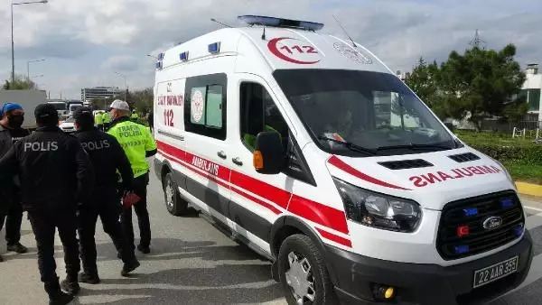 KAZADA KALBİ DURAN KADINI SAĞLIKÇILAR HAYATA DÖNDÜRDÜ KAZADA KALBİ DURAN KADINI SAĞLIKÇILAR HAYATA DÖNDÜRDÜ