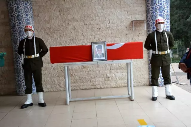 Kıbrıs gazisi son yolculuğuna uğurlandı Kıbrıs gazisi son yolculuğuna uğurlandı
