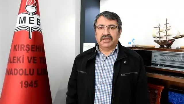 Kırşehir Meslek Lisesinde salgının başından bu yana maske ve dezenfektan üretimi durmadı Kırşehir Meslek Lisesinde salgının başından bu yana maske ve dezenfektan üretimi durmadı