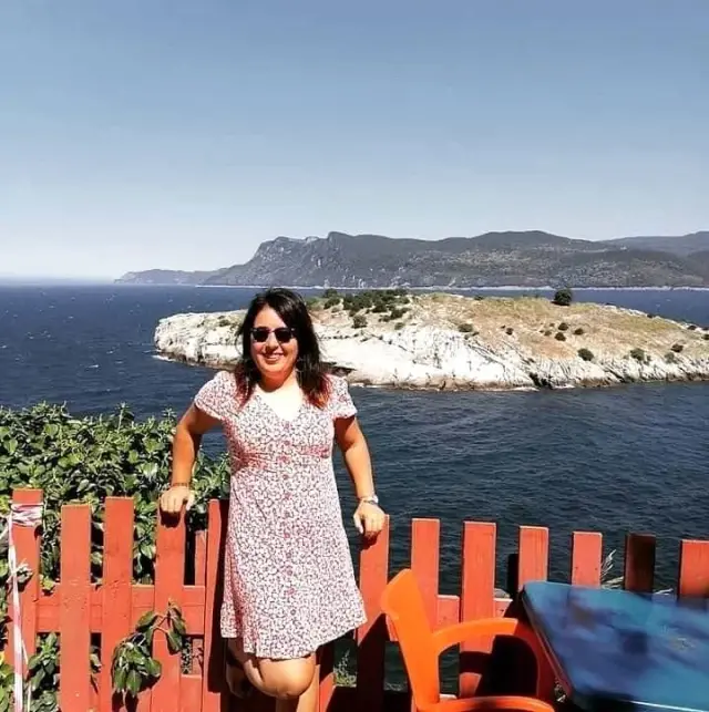 Koronadan hayatını kaybeden kadın toprağa verildi Koronadan hayatını kaybeden kadın toprağa verildi