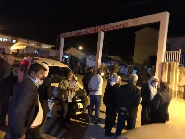 Son dakika: Mardin'de husumetli iki aile arasında silahlı kavga: 1 ölü, 2 yaralı Son dakika: Mardin'de husumetli iki aile arasında silahlı kavga: 1 ölü, 2 yaralı