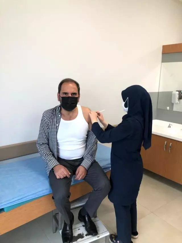 Mecnun Otyakmaz, korona virüs aşısı oldu Mecnun Otyakmaz, korona virüs aşısı oldu