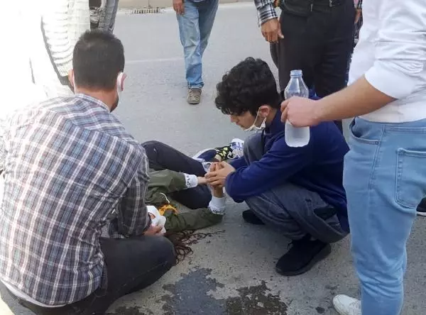 Motosikletin çarptığı genç kızın 'ölmek istemiyorum' feryadı yürek dağladı Motosikletin çarptığı genç kızın 'ölmek istemiyorum' feryadı yürek dağladı