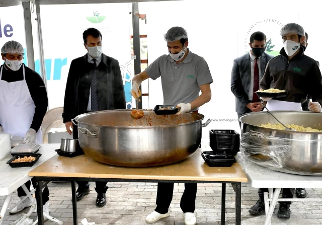 Osmangazi'de günlük 2 bin 500 kişiye sıcak iftar yemeği