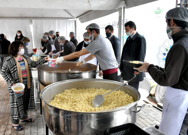 Osmangazi'de günlük 2 bin 500 kişiye sıcak iftar yemeği