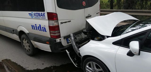 otomobil servis minibusune carpti 1 yarali 2 14078888 o