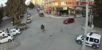 Çorum: Polis memurları iftarlık kumanyalarını kağıt toplayan yabancı uyruklu aileye verdi Çorum: Polis memurları iftarlık kumanyalarını kağıt toplayan yabancı uyruklu aileye verdi