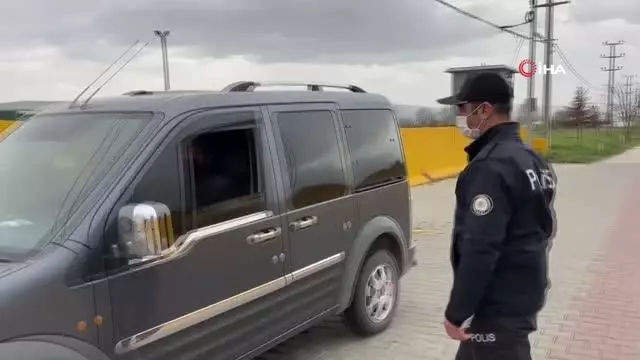 Polis ve Jandarma şehrin giriş çıkışlarında göz açtırmıyor Polis ve Jandarma şehrin giriş çıkışlarında göz açtırmıyor