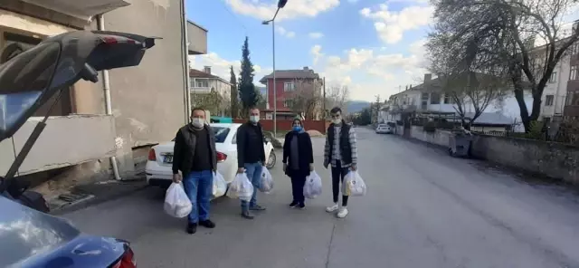 Safranbolu'da MHP İlçe Teşkilatı Ramazan kumanyası dağıttı Safranbolu'da MHP İlçe Teşkilatı Ramazan kumanyası dağıttı