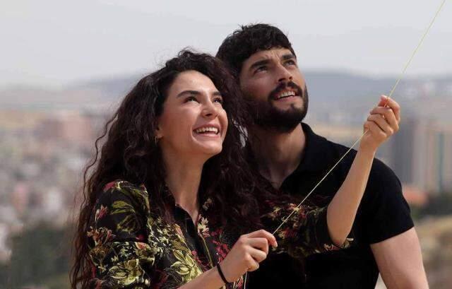 Sette olay çıkardığı iddia edilen Akın Akınözü'nden açıklama geldi Sette olay çıkardığı iddia edilen Akın Akınözü'nden açıklama geldi