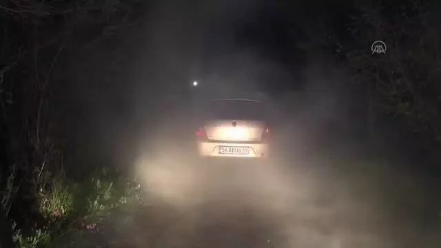 Seyir halindeki otomobilde çıkan yangın söndürüldü Seyir halindeki otomobilde çıkan yangın söndürüldü