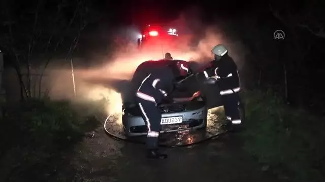 Seyir halindeki otomobilde çıkan yangın söndürüldü Seyir halindeki otomobilde çıkan yangın söndürüldü