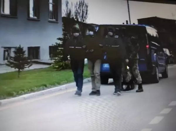 SİLAHLI KAVGADA MUHTARI ÖLDÜRDÜĞÜ, 2 KİŞİYİ DE YARALADIĞI İDDİA EDİLEN ŞÜPHELİ YAKALANDI SİLAHLI KAVGADA MUHTARI ÖLDÜRDÜĞÜ, 2 KİŞİYİ DE YARALADIĞI İDDİA EDİLEN ŞÜPHELİ YAKALANDI