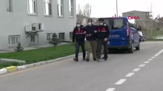 SİLAHLI KAVGADA MUHTARI ÖLDÜRDÜĞÜ, 2 KİŞİYİ DE YARALADIĞI İDDİA EDİLEN ŞÜPHELİ YAKALANDI SİLAHLI KAVGADA MUHTARI ÖLDÜRDÜĞÜ, 2 KİŞİYİ DE YARALADIĞI İDDİA EDİLEN ŞÜPHELİ YAKALANDI