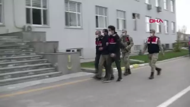 SİLAHLI KAVGADA MUHTARI ÖLDÜRDÜĞÜ, 2 KİŞİYİ DE YARALADIĞI İDDİA EDİLEN ŞÜPHELİ YAKALANDI SİLAHLI KAVGADA MUHTARI ÖLDÜRDÜĞÜ, 2 KİŞİYİ DE YARALADIĞI İDDİA EDİLEN ŞÜPHELİ YAKALANDI