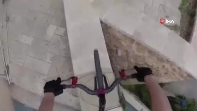 Sosyal medyada daha çok beğeni için ölümle burun buruna geldiler Sosyal medyada daha çok beğeni için ölümle burun buruna geldiler
