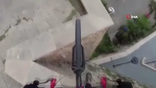 Sosyal medyada daha çok beğeni için ölümle burun buruna geldiler Sosyal medyada daha çok beğeni için ölümle burun buruna geldiler