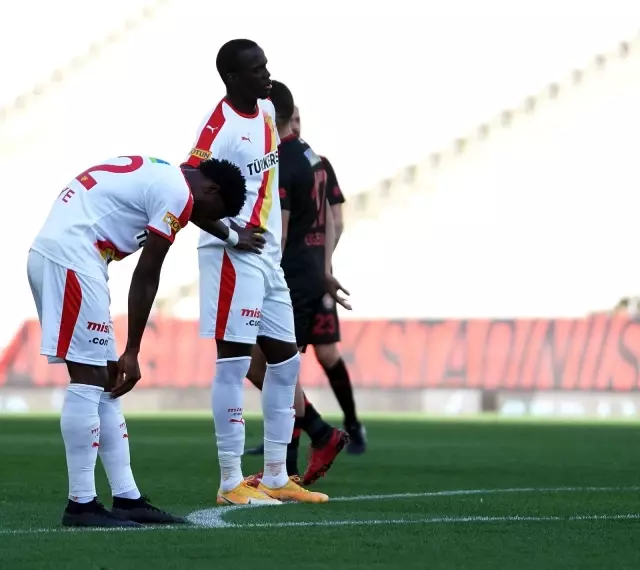 Süper Lig: Fatih Karagümrük: 1 Göztepe: 0 (İlk yarı) Süper Lig: Fatih Karagümrük: 1 Göztepe: 0 (İlk yarı)